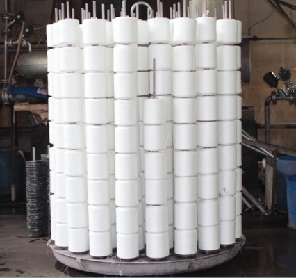 S Twist 100% Ring Spun Poliester الخيط 30/2 40/2 60/2 الخيط الأبيض الخام